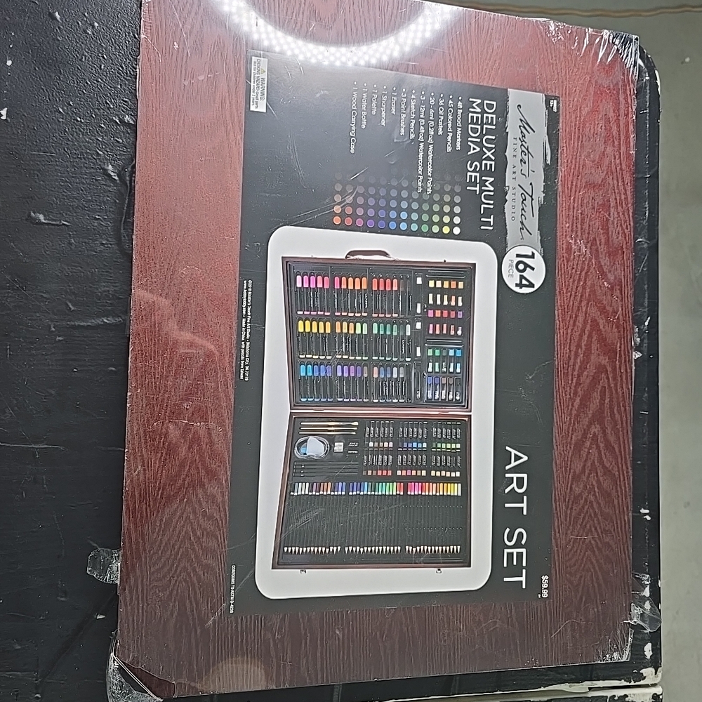 Hobby Lobby Deluxe Art Set with Black and White Case